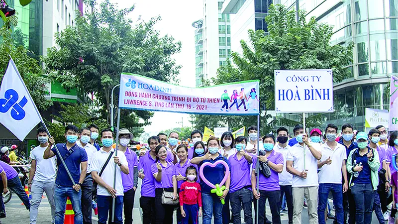 Hòa Bình 16 năm liên tiếp đồng hành đi bộ từ thiện Lawrence S.Ting