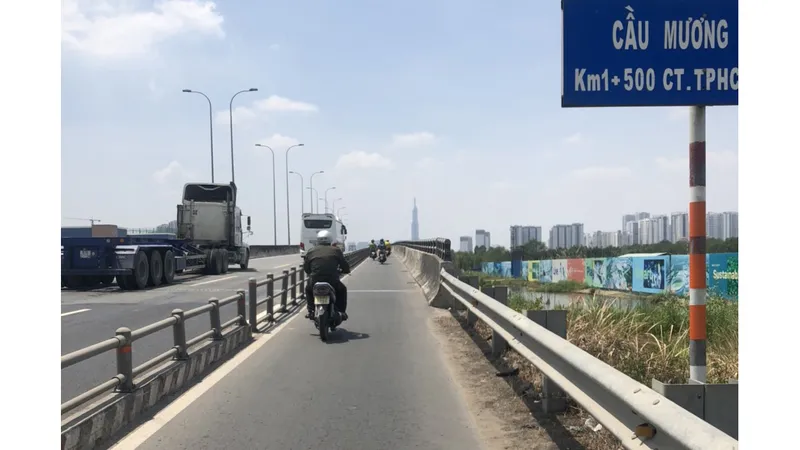 Khổ vì đường song hành cao tốc TPHCM - Long Thành - Dầu Giây chưa xong