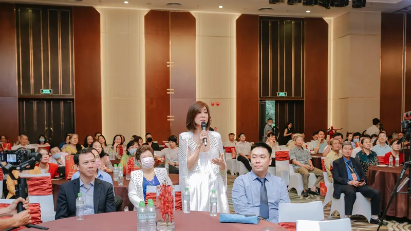 MC Kỳ Duyên tham dự sự kiện tri ân khách hàng của Hoa viên Bình An