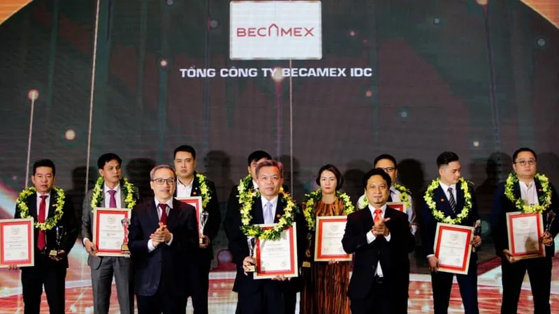 Đại diện Tổng Công ty Becamex IDC tại lễ tôn vinh