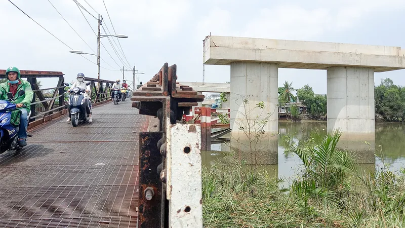 Dang dở những cây cầu hàng trăm tỷ