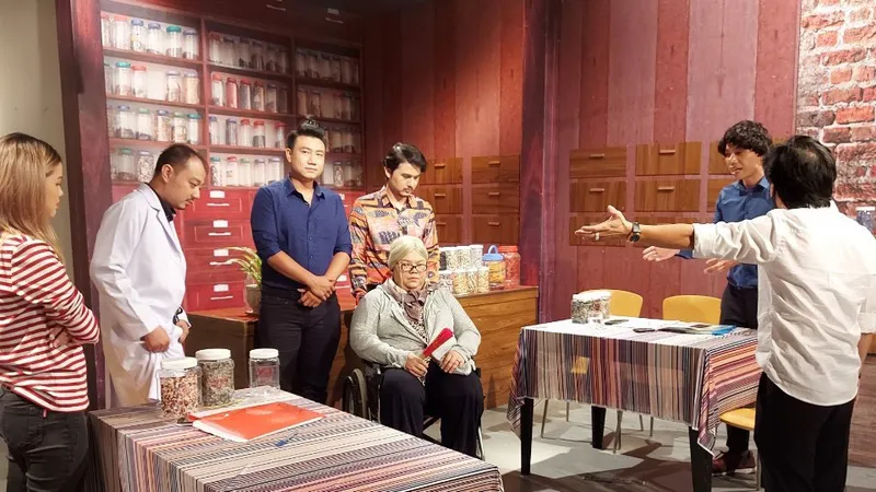 Nhà tôi ba đời…