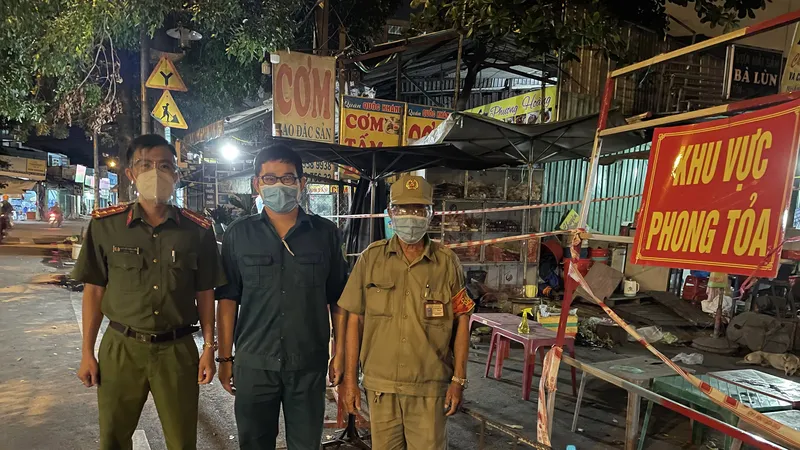 Người lính chữa cháy trong mùa dịch