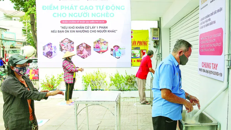 ATM gạo, một mô hình tình nghĩa khởi xướng từ TPHCM đã lan tỏa khắp nước. Ảnh: DŨNG PHƯƠNG 
