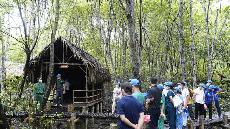 Lữ hành Saigontourist tiên phong tặng miễn phí bảo hiểm Covid-19 cho du khách 