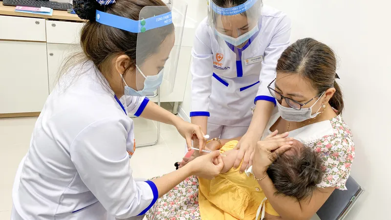 Tiêm nhắc vaccine phòng bệnh: Bước quan trọng để bảo vệ trẻ