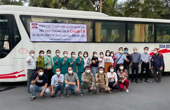 TPHCM chi viện y, bác sĩ cho miền Tây