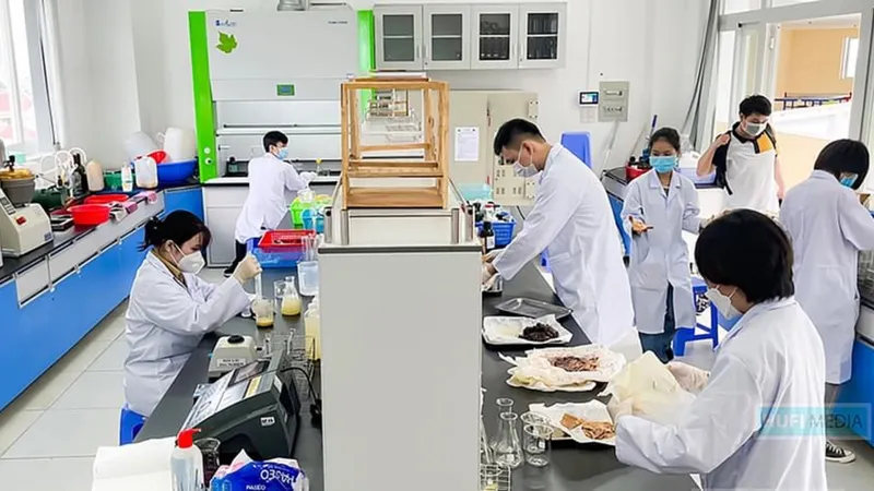 Gỡ vướng cho sinh viên chậm tốt nghiệp 