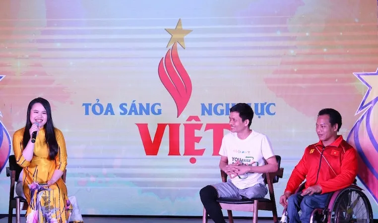Các thanh niên khuyết tật giao lưu tại chương trình “Tỏa sáng nghị lực Việt” năm 2021. Ảnh: dangcongsan.vn