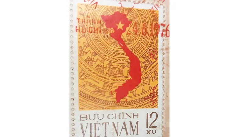 Cánh thư ký ức và mẫu tem Việt Nam thống nhất
