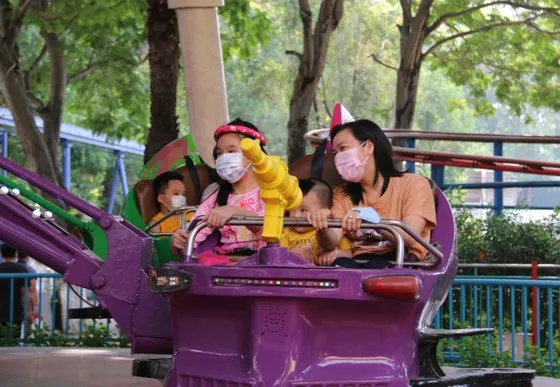 Tặng y, bác sĩ 70.000 vé tham quan Đầm Sen