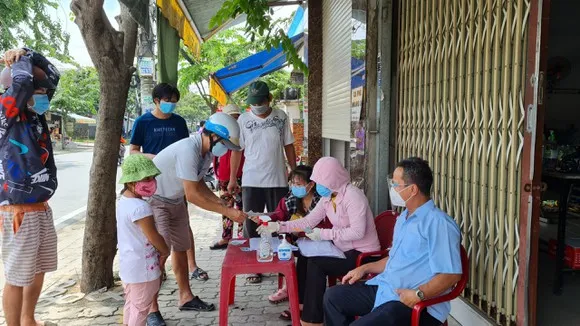Lãnh đạo Sở LĐTB-XH TPHCM nhận tiền hỗ trợ Covid-19... từ nhân viên
