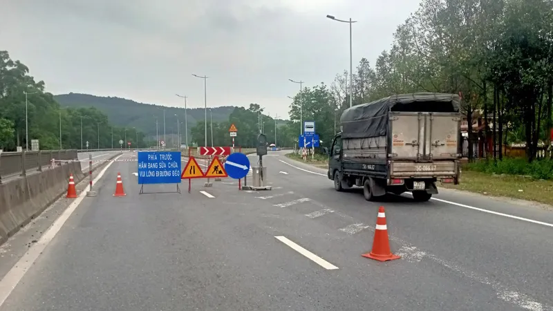 Đi đèo mà phải đóng phí... qua hầm!
