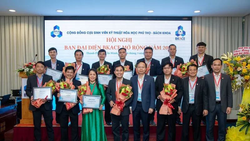 Cựu sinh viên trợ giúp sinh viên vay vốn học tập và start-up