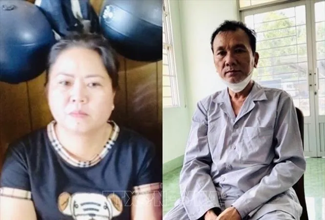 Các đối tượng Huỳnh Kim Thảo (trái) và Võ Phước Tài tại cơ quan điều tra. Ảnh: TTXVN