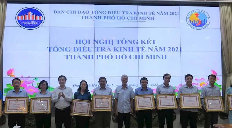 Các tập thể nhận Bằng khen của UBND TPHCM. Ảnh: hcmcpv.org.vn