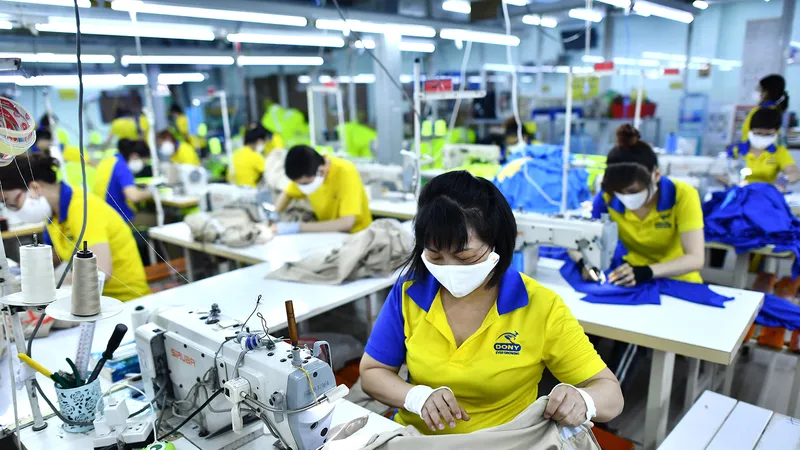 Tăng lương để tăng năng suất, giữ chân lao động