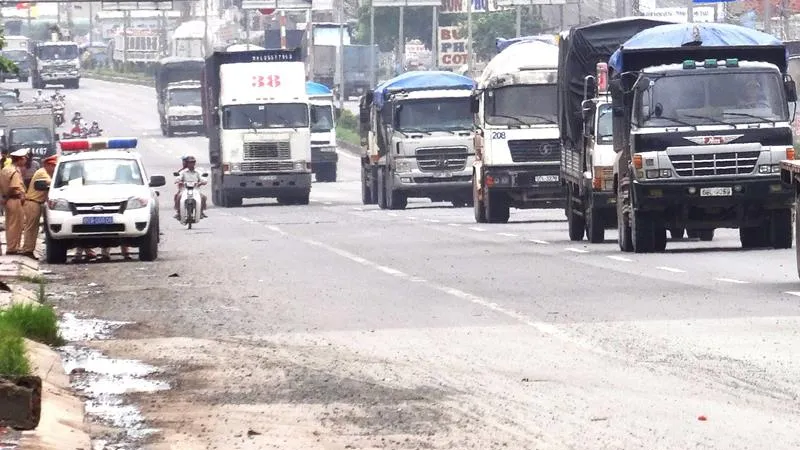 Lâm Đồng: Thu hồi phù hiệu nhiều ô tô tải vi phạm tốc độ