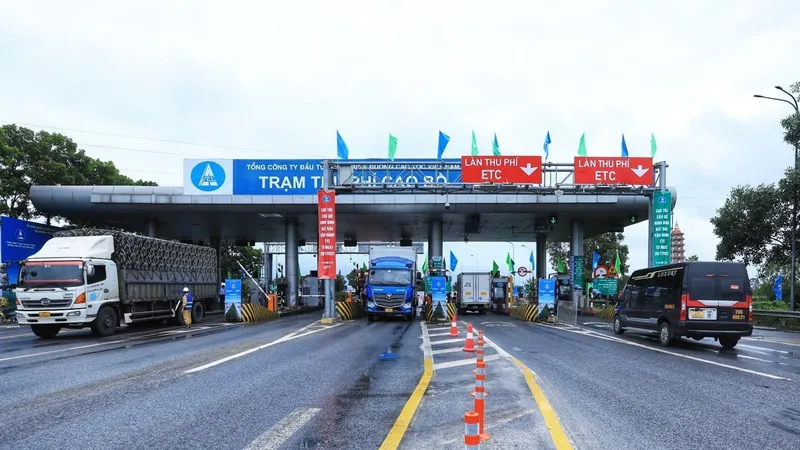 Thu phí không dừng trên đường cao tốc từ 1-8: Người dân còn chần chừ 