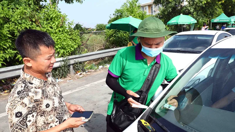Chuyển tiền vào tài khoản thu phí không dừng: Nên miễn, giảm phí