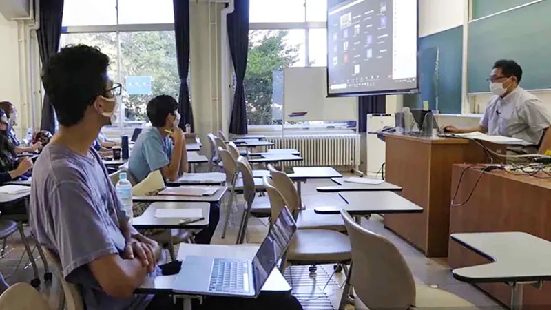 Sinh viên nước ngoài tại một trường đại học ở Nhật Bản