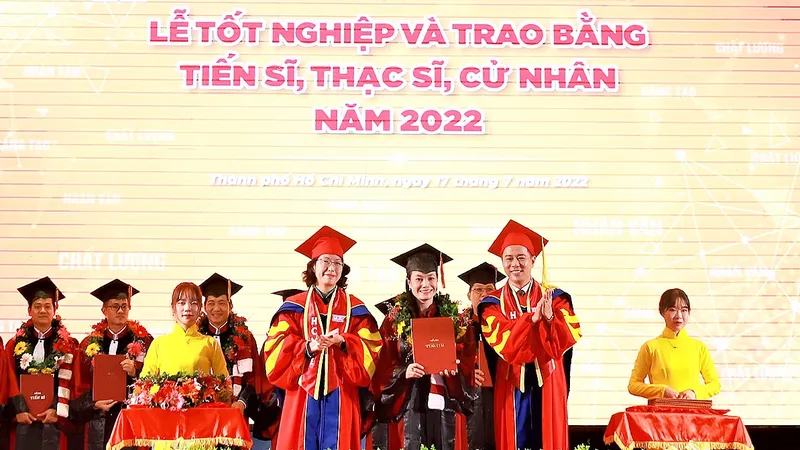 Nỗi lo thiếu giáo sư, phó giáo sư