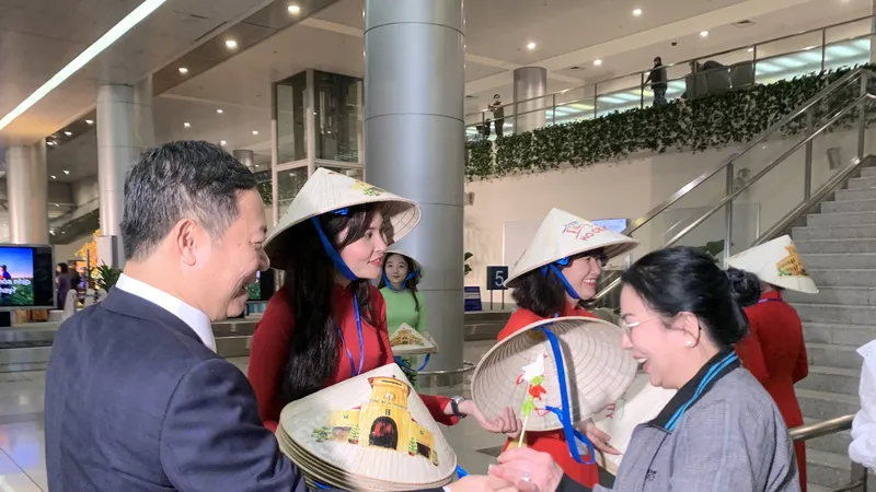 TPHCM đón đoàn khách quốc tế đầu tiên “xông đất” năm 2023