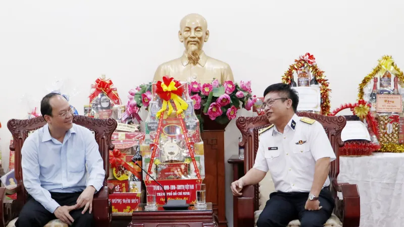 Phó Bí thư Thành ủy TPHCM Nguyễn Hồ Hải thăm, chúc tết tại quận 1, quận 3