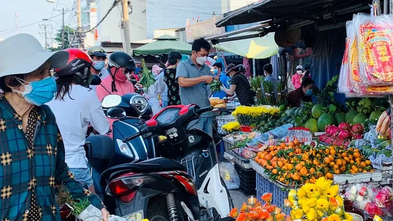 Đồng Nai: Thị trường hoa tươi, trái cây nhộn nhịp, tăng giá