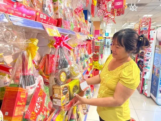 Người dân nhộn nhịp sắm tết