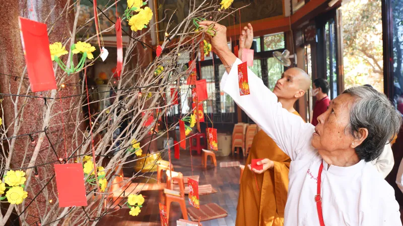 Lễ chùa đầu năm – nét đẹp văn hóa của người Việt