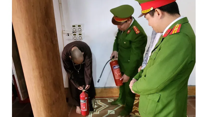 Đồng loạt kiểm tra phòng cháy, chữa cháy tại những nơi thờ tự đông người 