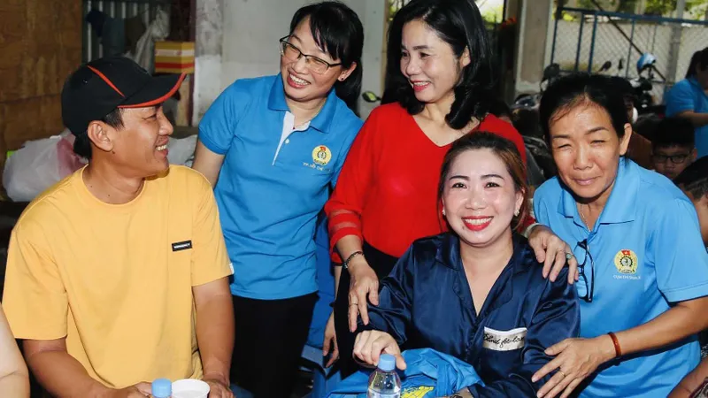 Xóm trọ công nhân rộn ràng vui tết