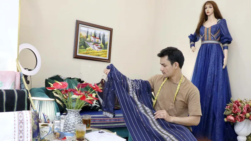 K’Jona mở lối thổ cẩm