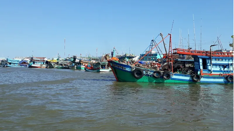 Hà Tĩnh: Tàu cá không thể ra vào cảng cá Xuân Hội