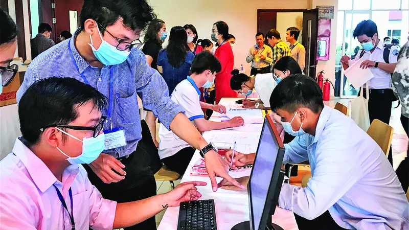Nở rộ lò luyện thi đánh giá năng lực online