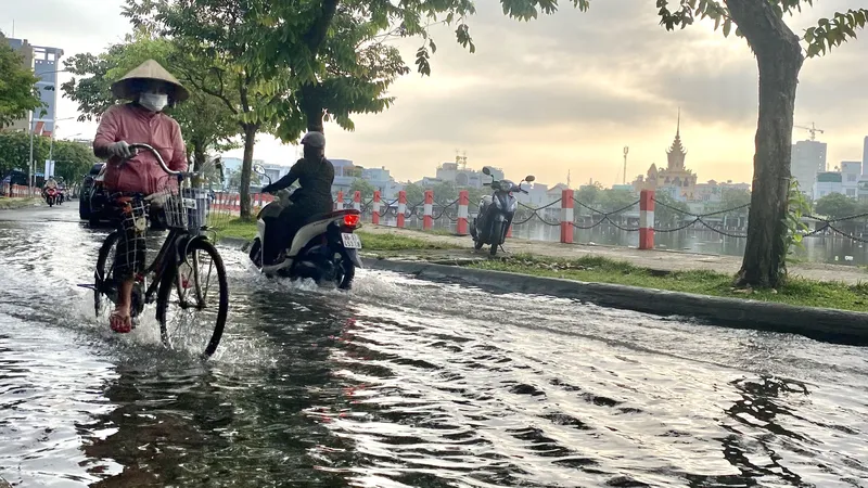 ĐBSCL: Sóng lớn, nước dâng, đường ngập trong mùa khô 