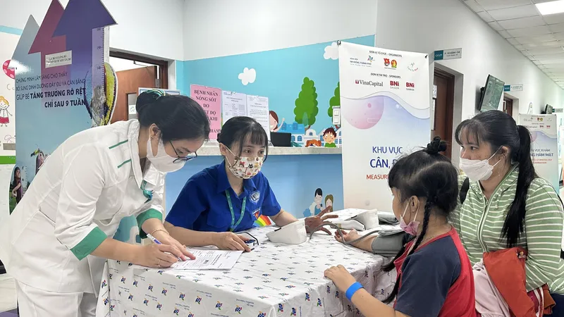 Yêu thương, nâng bước trẻ mồ côi