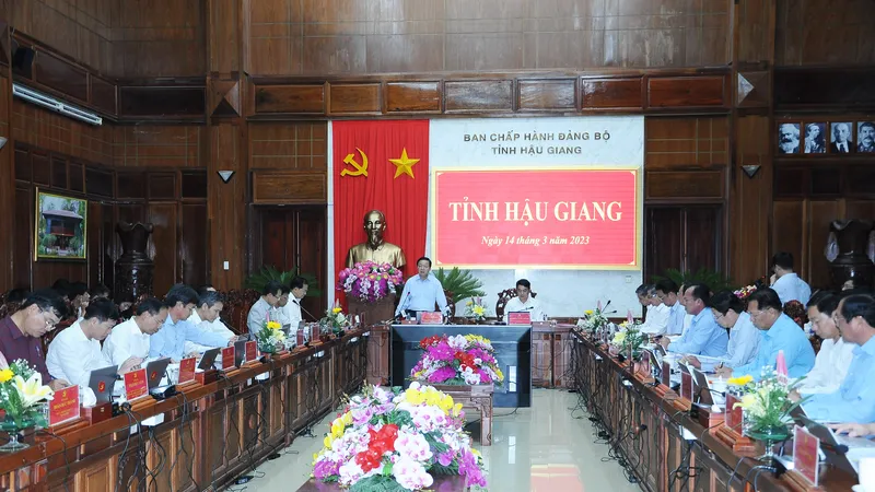 Quang cảnh buổi làm việc