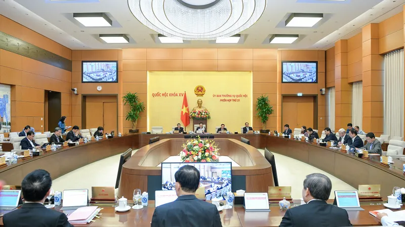 Ủy ban Tài chính - Ngân sách: Nhiều ý kiến tán thành duy trì Quỹ Bình ổn giá xăng dầu để điều tiết thị trường