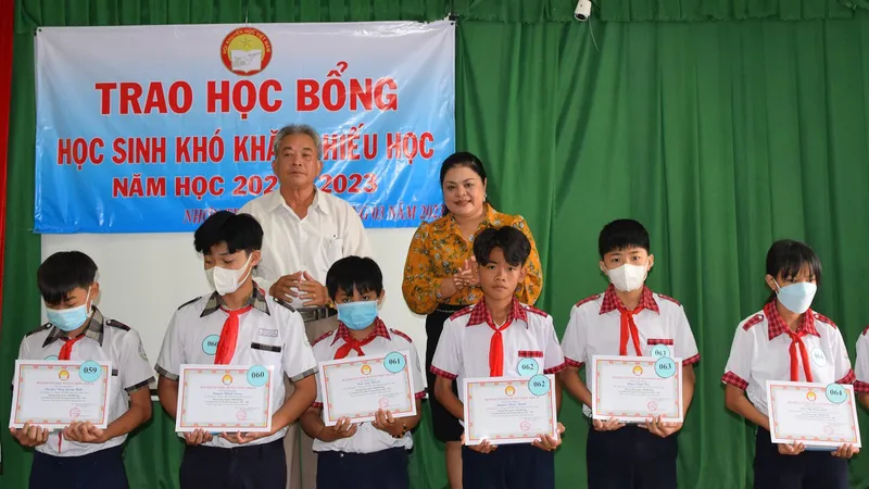 Vedan Việt Nam đồng trao tặng học bổng khuyến học huyện Nhơn Trạch và “nhà hậu phương” tại huyện Long Thành tỉnh Đồng Nai