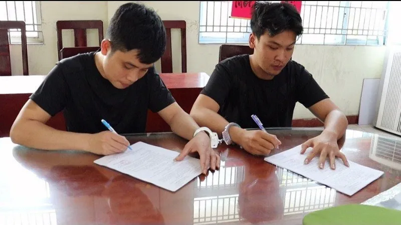 Phát tờ rơi quảng cáo cho vay nặng lãi lên gần 700%/năm