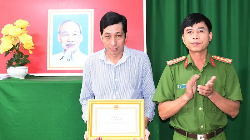 Trà Vinh: Khen thưởng người dân dũng cảm cứu người đuối nước