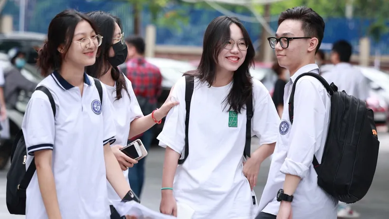 Sáng 28-6, thí sinh làm bài thi môn Ngữ văn kỳ thi tốt nghiệp THPT năm 2023