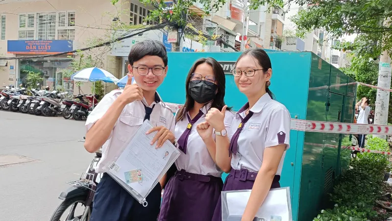 TPHCM: Thời tiết mát mẻ, thí sinh tự tin bước vào giờ thi môn Toán