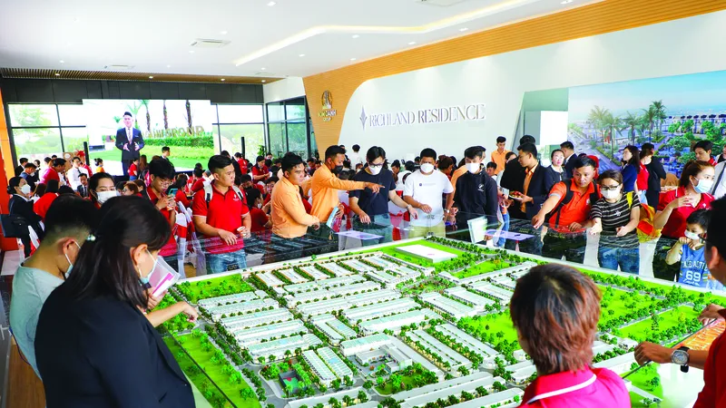 Đông đảo khách hàng quan tâm và tìm hiểu dự án Richland Residence 