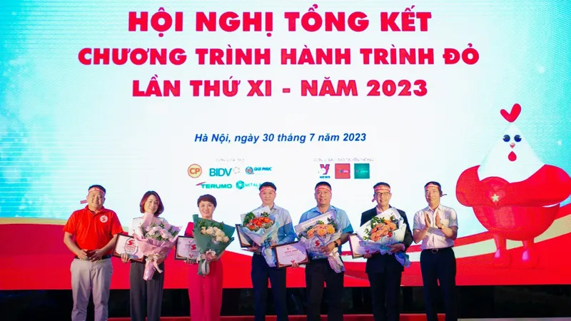 7 năm đồng hành cùng chương trình hiến máu tình nguyện Hành trình đỏ