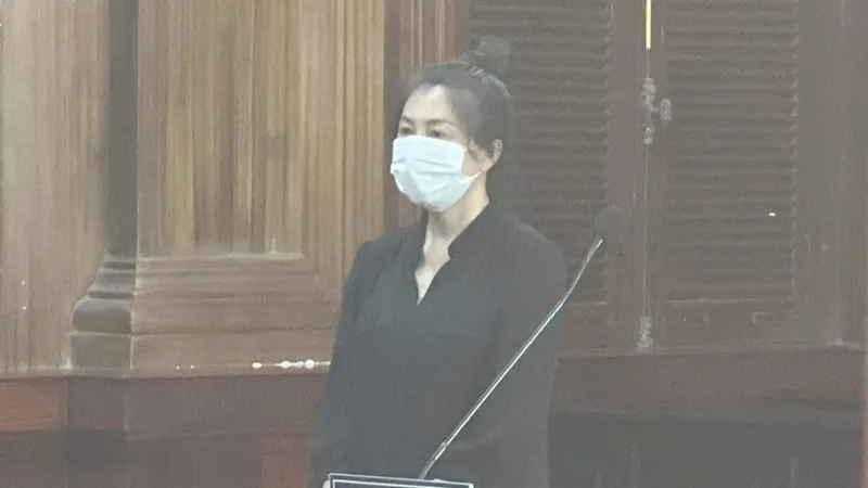 Bị cáo Nguyễn Ngọc Mai Phương kế toán Trường Trung học cơ sở Giồng Ông Tố tại phiên tòa