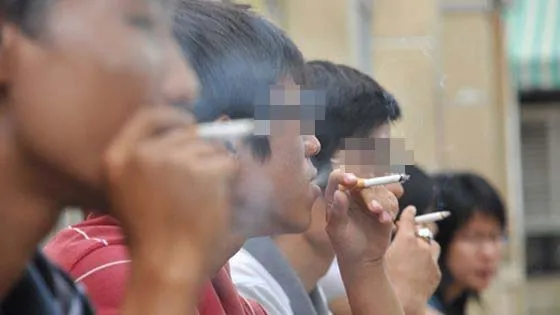Xử nghiêm việc hút thuốc nơi công cộng