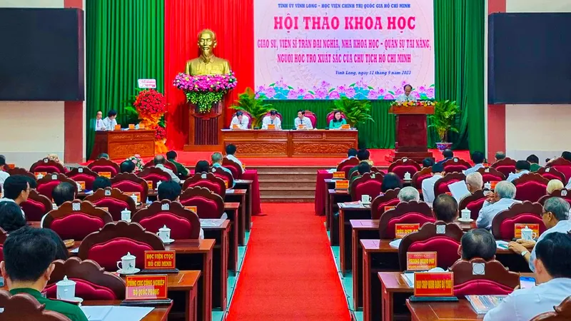 Đông đảo nhà khoa học, nhà nghiên cứu tham dự hội thảo khoa học về Giáo sư, Viện sĩ Trần Đại Nghĩa. Ảnh: TUẤN QUANG